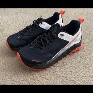 Altra Olympus 4.0.  womens size 8 & 9